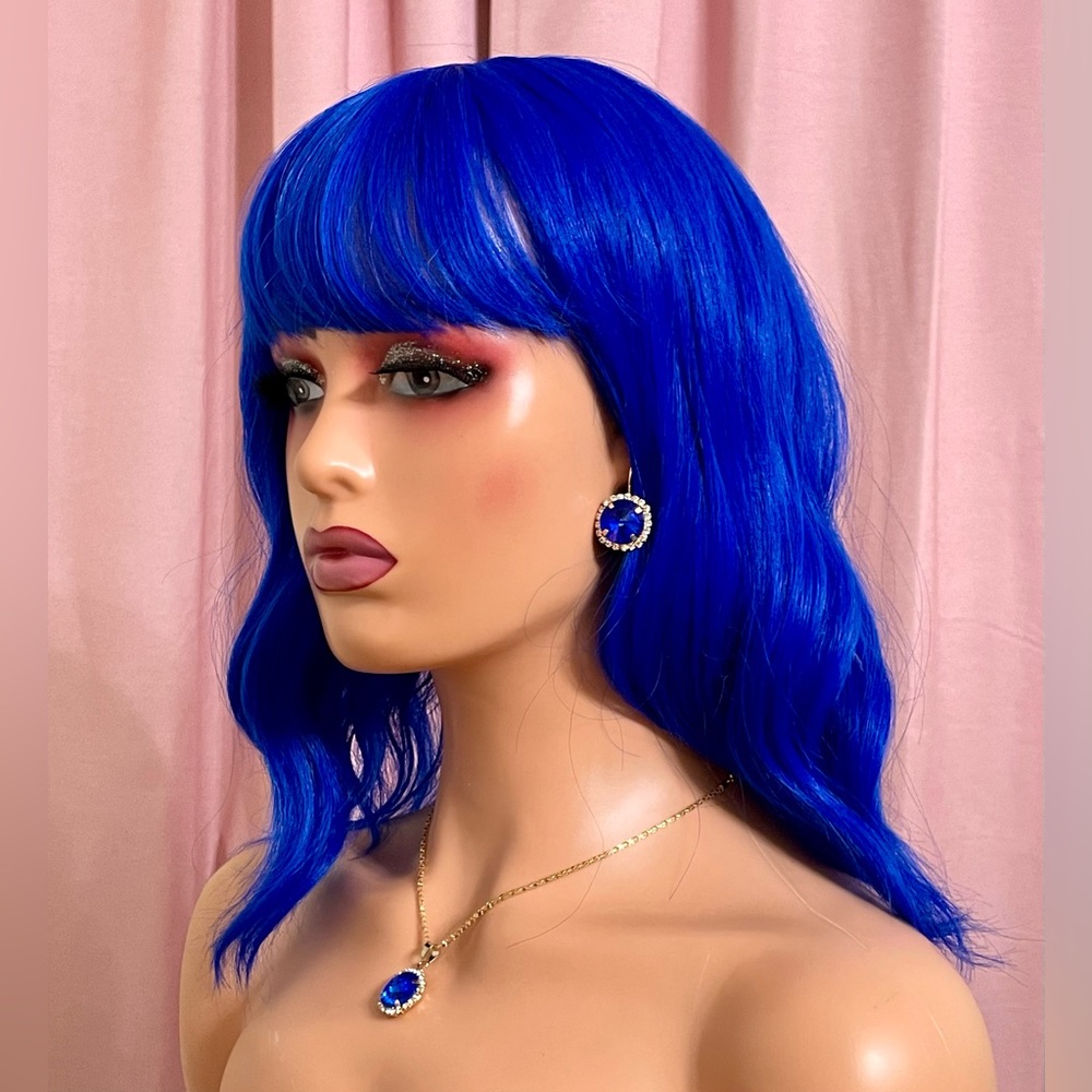 Short Wavy Synthetic Bob Wig With Bangs - Electric Blue
